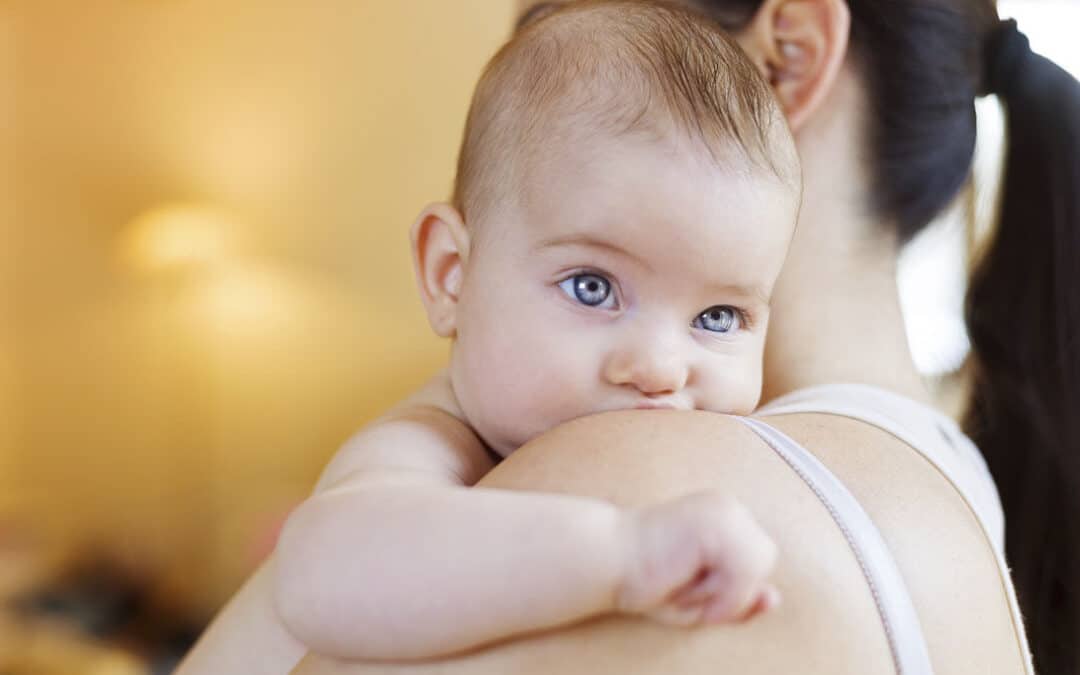 ¿Por Qué los Bebés en Brazos se Calman Cuando Nos Ponemos de Pie?